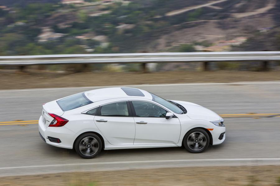  Honda Civic Touring Sedan (FC1) 2015 года  (NA) (фото 16 из 40)
